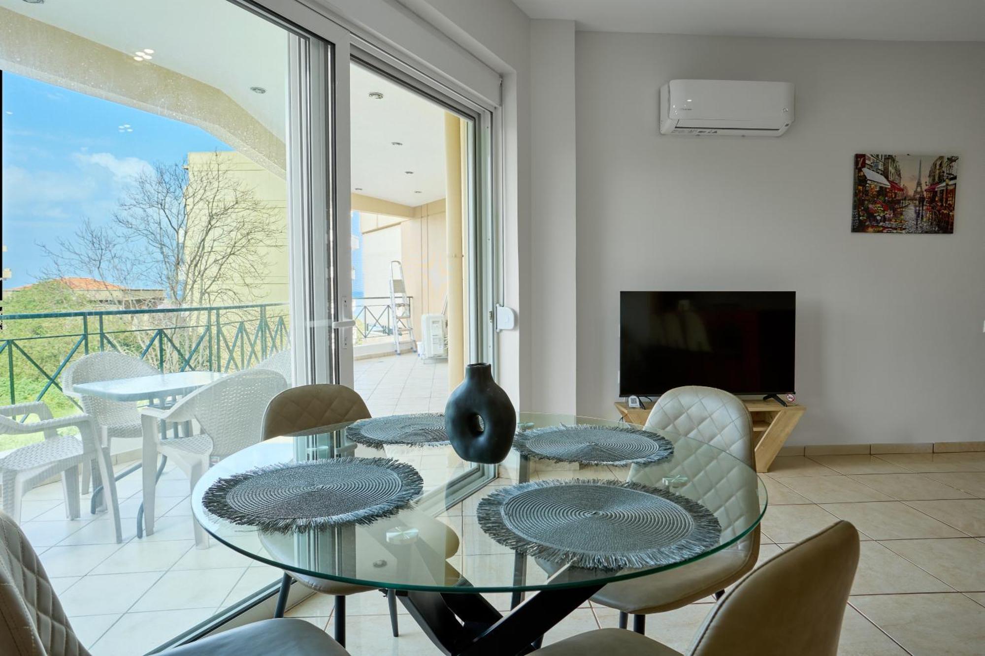 Chios Town Apartment - Heart Of Chios Town With 2 Minute Walk To The Beach Exterior photo